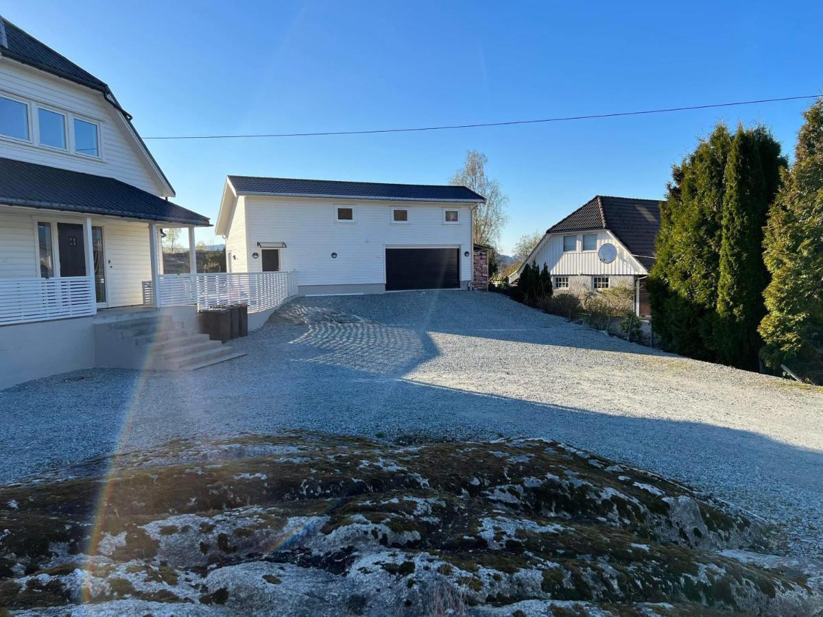 Puntsnes Apartmen Hjelmeland Экстерьер фото